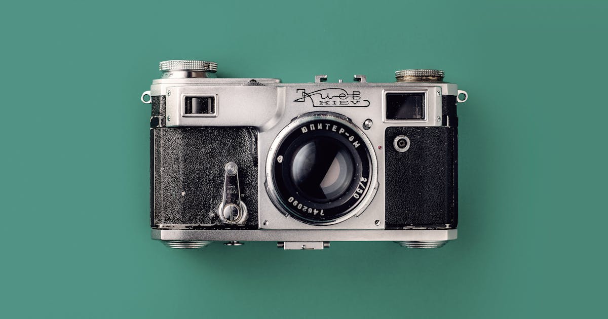 Landing Page vs Full Website for Photographers: Which Gets More Bookings?